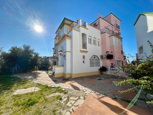 Gatu La Murallita En Puerto Sherry , Preferente Mayores De 25 Anos Y Familias * El Puerto de Santa Maria